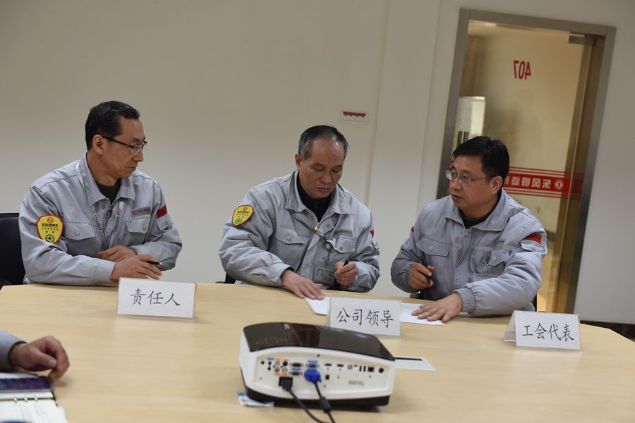 簽字現場.jpg 簽字現場.jpg