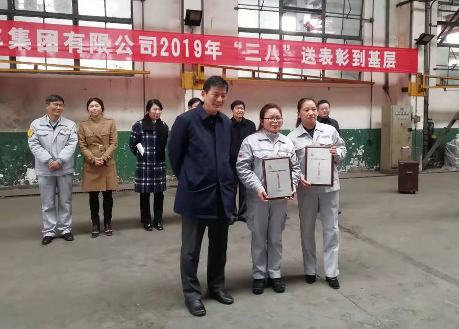 班長彭利華受獎.jpg 班長彭利華受獎.jpg