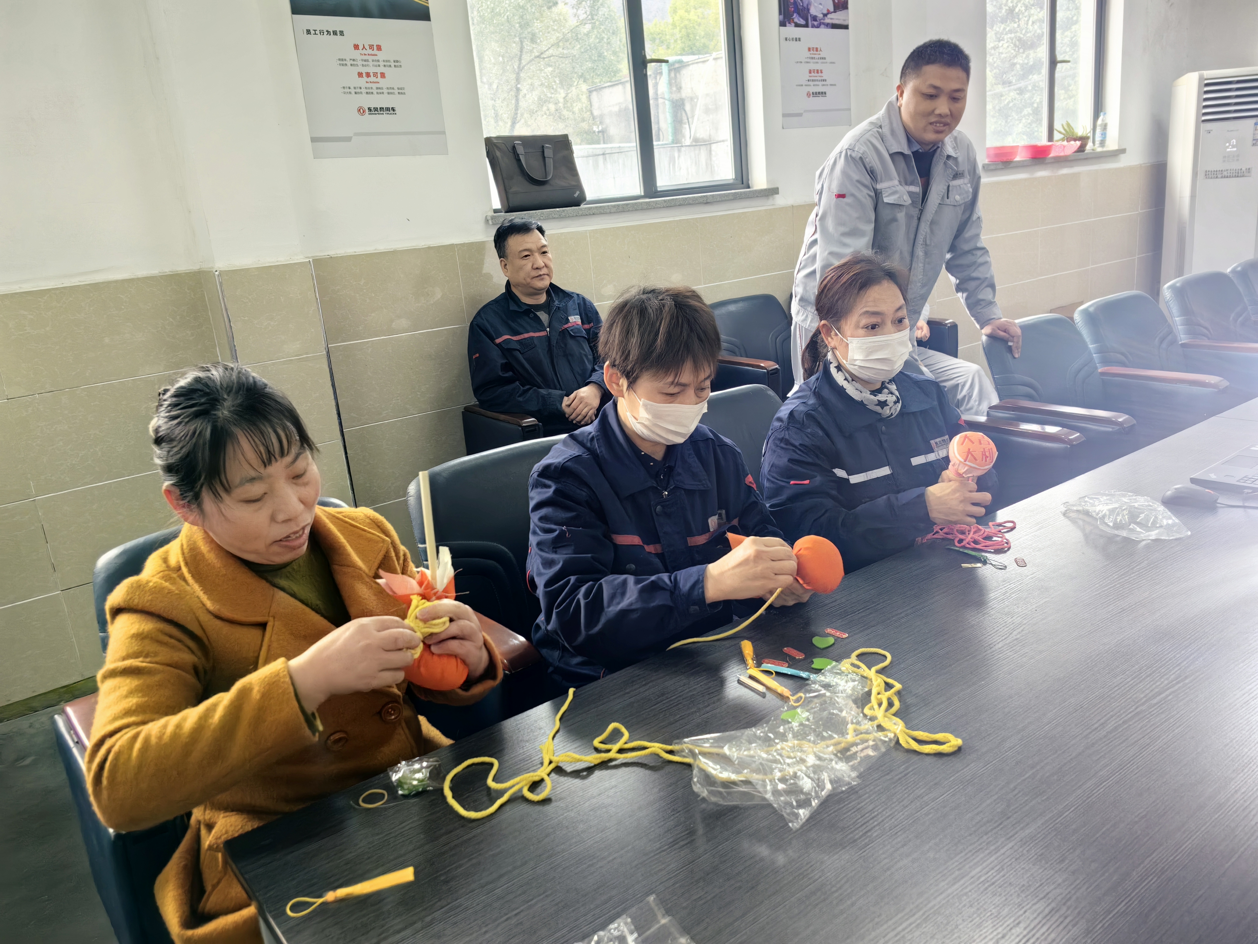 手工制作中.jpg 手工制作中.jpg