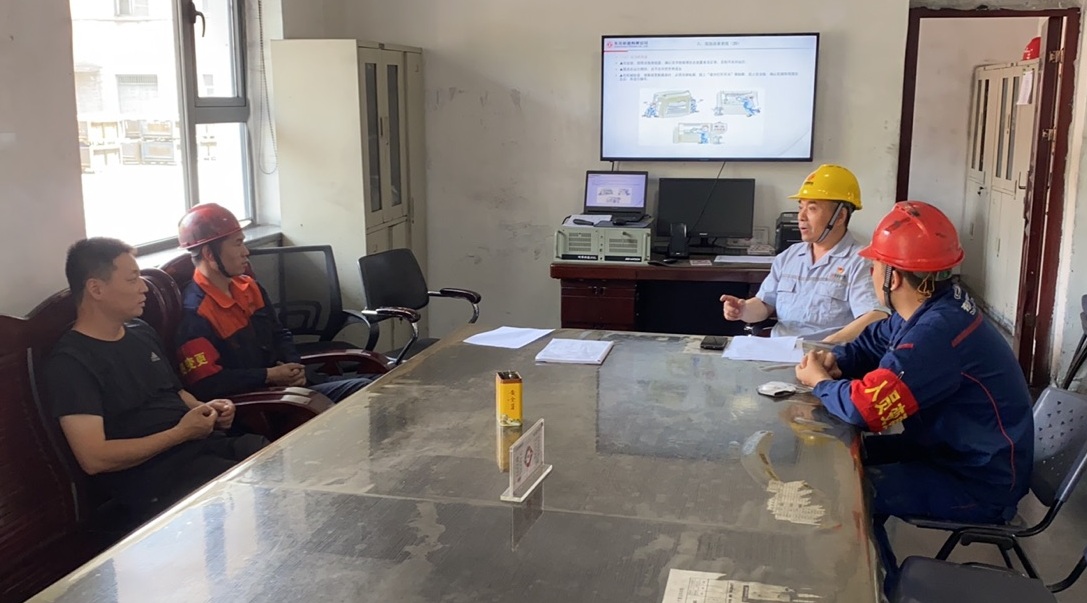 曾書記和新員工溝通交流、宣揚(yáng)企業(yè)文化-001.jpg 曾書記和新員工溝通交流、宣揚(yáng)企業(yè)文化-001.jpg