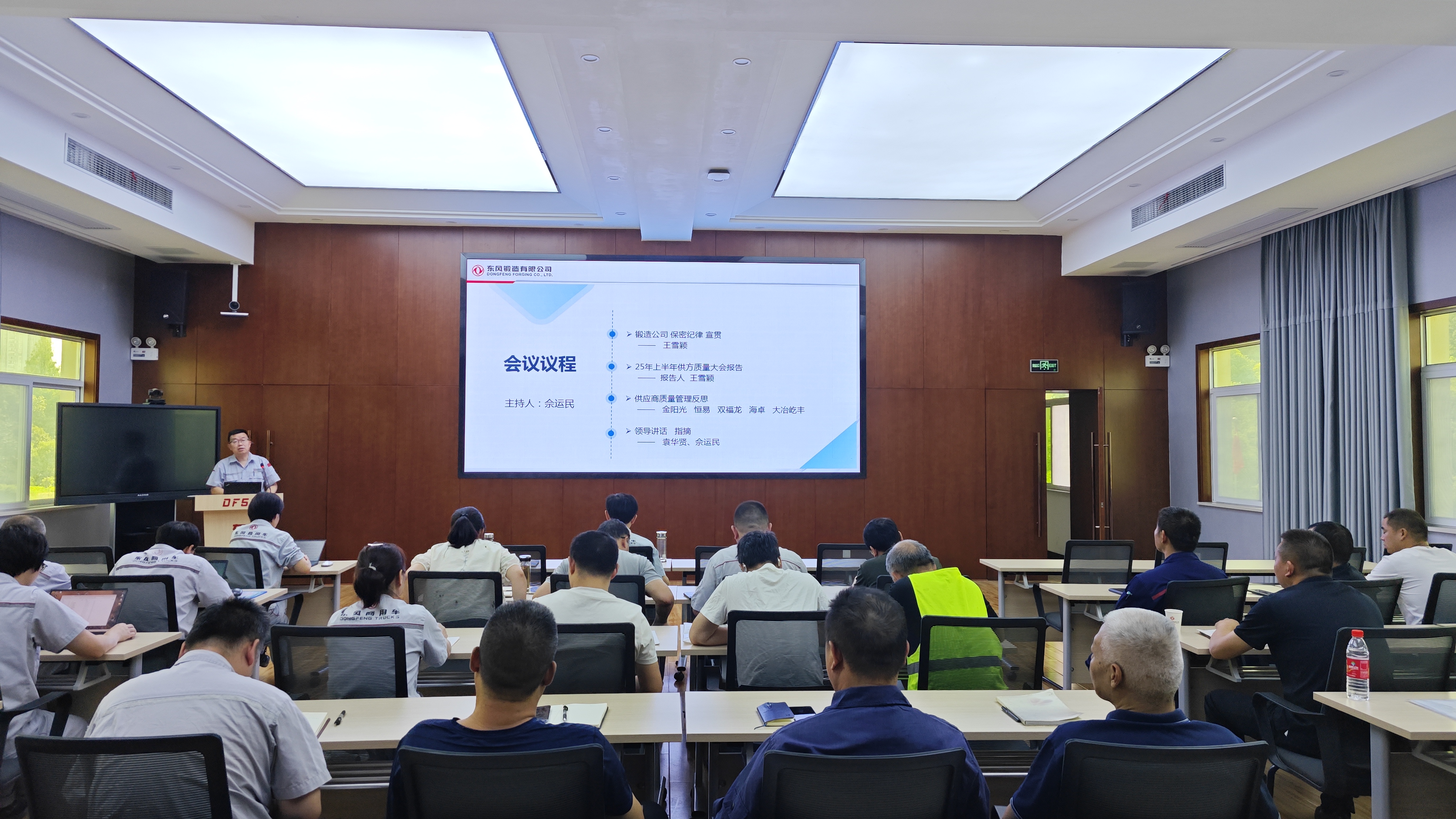 總經(jīng)理助理佘運(yùn)民提出三點(diǎn)希望(1).jpg 總經(jīng)理助理佘運(yùn)民提出三點(diǎn)希望(1).jpg